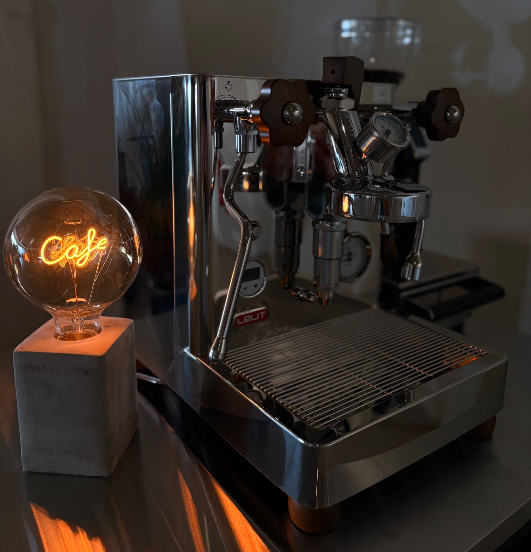 Mobile Barista-Bar Espressomaschine mit warmem Licht